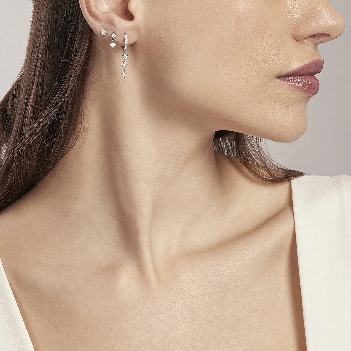 Orecchini Cerchietto con Zirconi e Pendente Donna Mabina