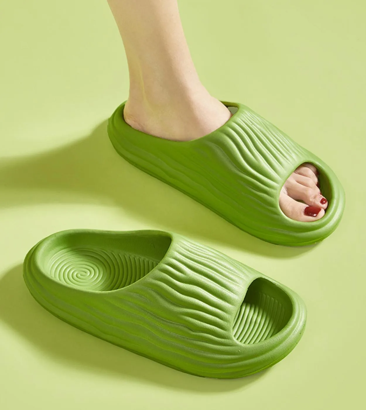Pantofole da casa alla moda con plateau e sandali estivi da donna